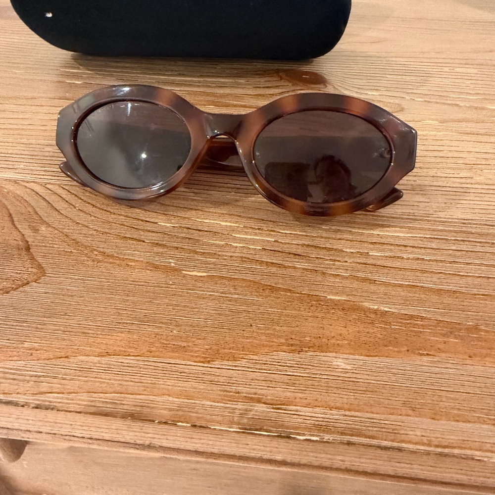 Gucci oval tortoise sunglasses